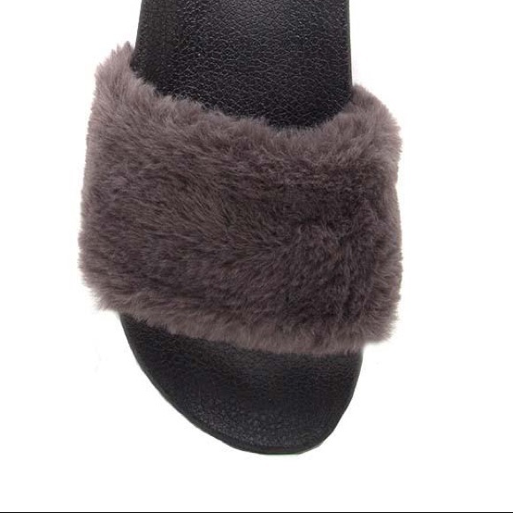Black fuzzy fur slip on sandals - Picture 5 of 7
